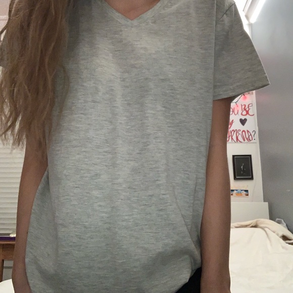 Two V neck kuwalla tees - Picture 3 of 4